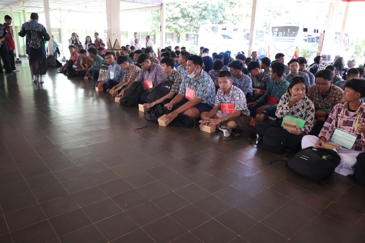 Kegiatan penutupan MPLS di Pendopo Agung Tamansiswa